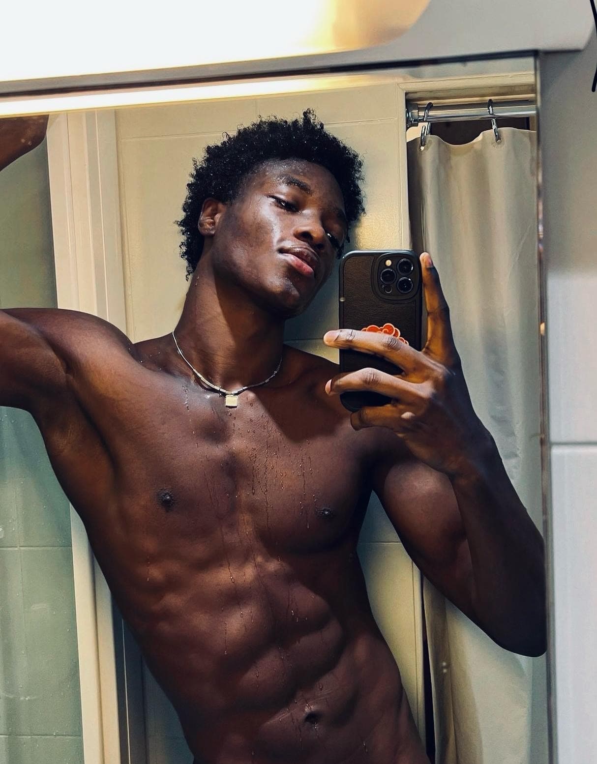 Ousmane - Rencontre célibataire à Rona Profil de Ousmane, 52 ans, Rencontre célibataire à Rona (Grisons)