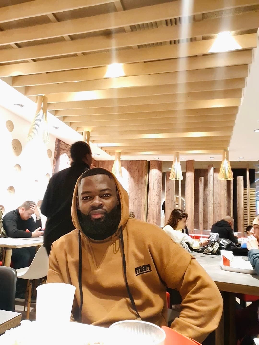 Louay - Rencontre célibataire à Gurbrü Profil de Louay, 23 ans, Rencontre célibataire à Gurbrü (Berne)