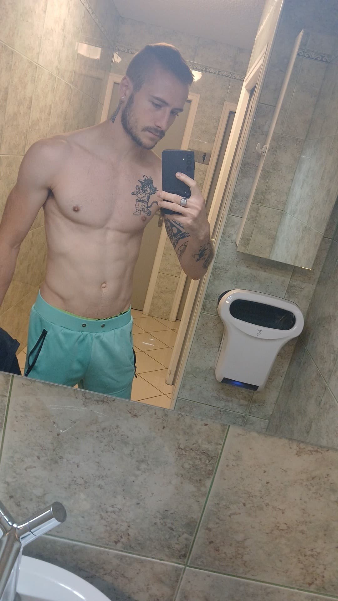 Aboubacar - Rencontre célibataire à Mellikon Profil de Aboubacar, 43 ans, Rencontre célibataire à Mellikon (Argovie)